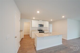 492 Coconut Dr in Bloomingdale, GA - Building Photo - Building Photo