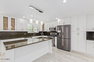 1212 E McLellan Blvd in Phoenix, AZ - Building Photo - Building Photo