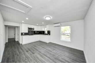 7640 Broadview Dr in Houston, TX - Building Photo - Building Photo