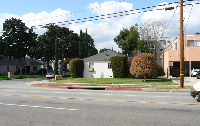 1391 E Windsor Rd in Glendale, CA - Building Photo - Building Photo