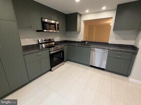 1195 Palmwood Ct in Arnold, MD - Building Photo