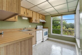 4168 Inverrary Dr in Lauderhill, FL - Building Photo - Building Photo