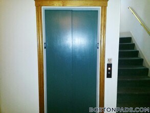 833 Beacon St, Unit 403 in Boston, MA - Building Photo - Building Photo