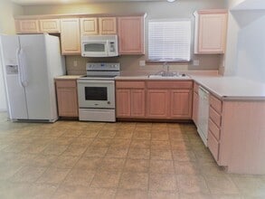 9840 N Lewis Ave in Kansas City, MO - Building Photo - Building Photo