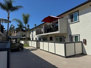 Vista Glen Apartments in Vista, CA - Building Photo - Building Photo