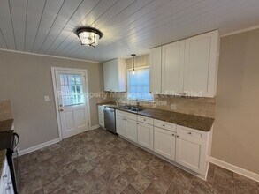 2748 Lyndhurst Ave in Winston-Salem, NC - Building Photo - Building Photo