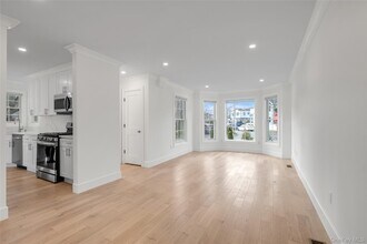 One Manhasset Ave-Unit -A in Manorhaven, NY - Building Photo - Building Photo