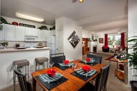 Building Photo - Homecoming At Creekside Apartamentos in Sacramento, California