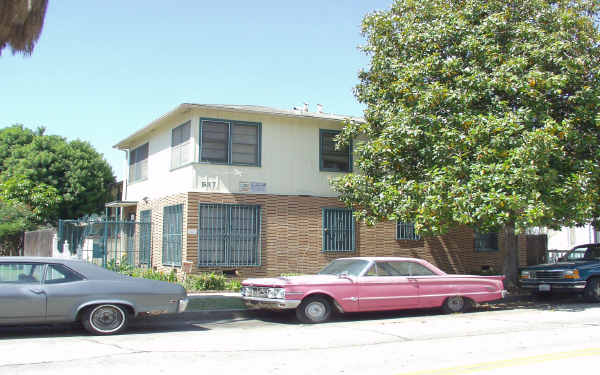 637 E 8th St in Long Beach, CA - Foto de edificio - Building Photo