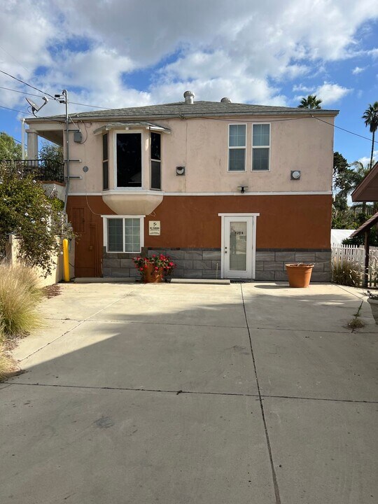 831-835 Mason Rd in Vista, CA - Building Photo