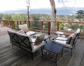 300 Sequoia Dr in Pasadena, CA - Building Photo - Building Photo