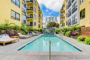 889 Date St in San Diego, CA - Building Photo
