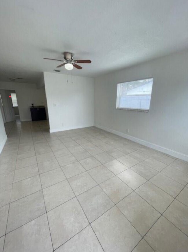 121 NW 7th Ct in Deerfield Beach, FL - Building Photo - Building Photo
