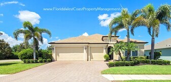 724 Rosemary Cir in Bradenton, FL - Building Photo