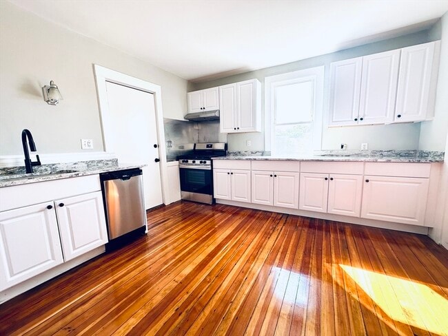 58 Lexington St in Newton, MA - Building Photo - Building Photo
