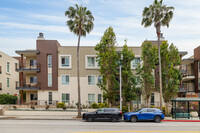 12920 Runway Rd in Playa Vista, CA - Foto de edificio - Building Photo