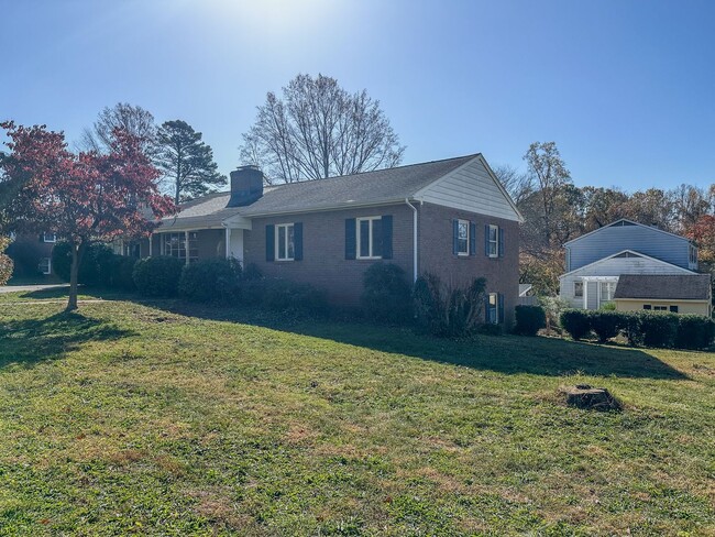 302 Brentwood Rd in Charlottesville, VA - Building Photo - Building Photo