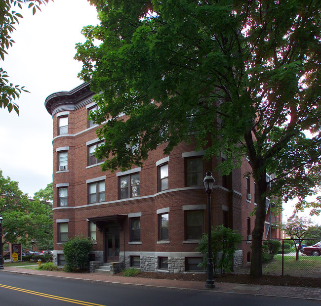 72 Pearl St in Springfield, MA - Foto de edificio - Building Photo