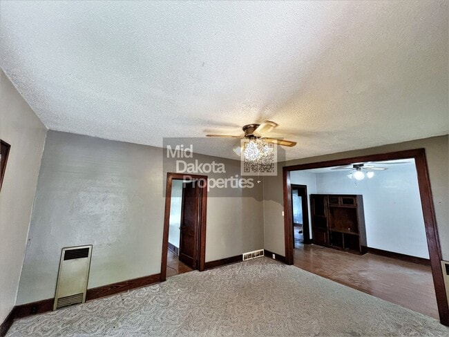 414 W 11th Ave in Mitchell, SD - Building Photo - Building Photo