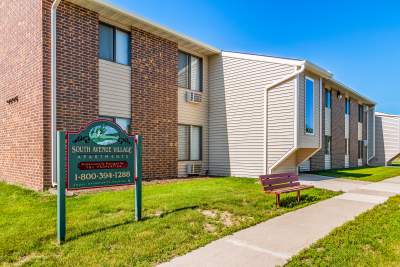 South Avenue Village in Clear Lake, IA - Building Photo