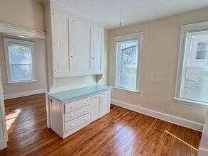 42 Long Ave, Unit 2 in Boston, MA - Foto de edificio - Building Photo