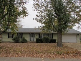 121 Burchwood Dr in St James, MO - Building Photo