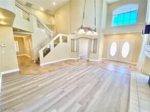 8482 Canvas Vest Ct in Las Vegas, NV - Building Photo - Building Photo