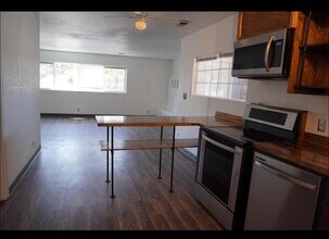 2015 Oregon Ave, Unit A in Klamath Falls, OR - Building Photo - Building Photo