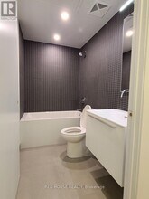 2720 Dundas St W in Toronto, ON - Building Photo - Building Photo