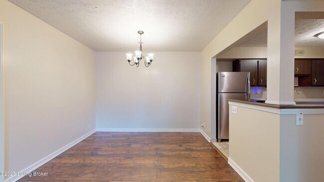 7074 Wildwood Cir in Louisville, KY - Building Photo - Building Photo