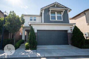 1325 E Via Viola Way in Fresno, CA - Building Photo