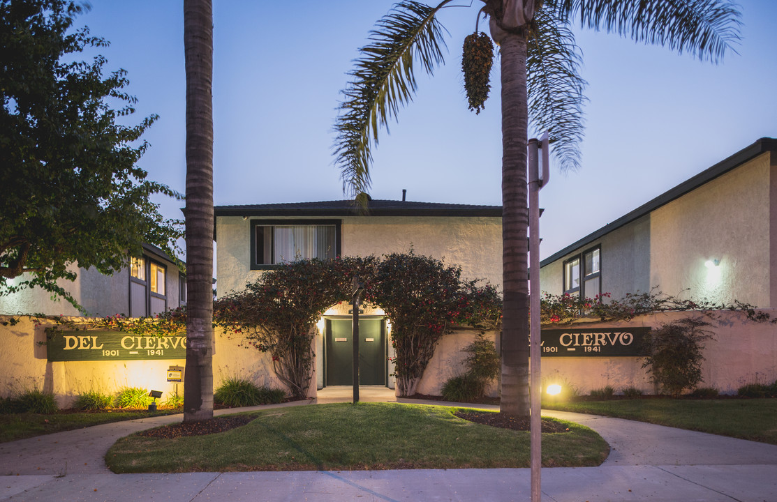 Del Ciervo Apartments in Oxnard, CA - Building Photo