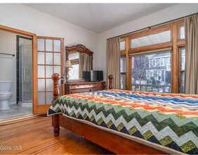 38 State St, Unit 1 in Saratoga Springs, NY - Building Photo - Building Photo