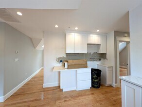 86 Orchard St, Unit 3 in Medford, MA - Building Photo - Building Photo