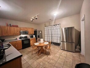 6040 Quiet Cove Ct in Charlotte, NC - Building Photo - Building Photo