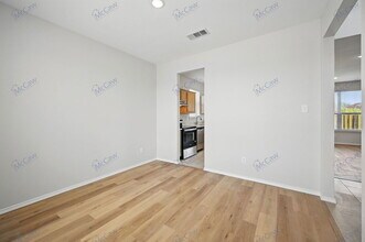 908 Mockingbird Ln in Desoto, TX - Building Photo - Building Photo
