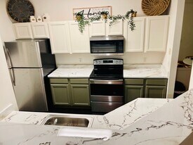 4802 51st St W, Unit Palms of Cortez Unit 1903 in Bradenton, FL - Building Photo