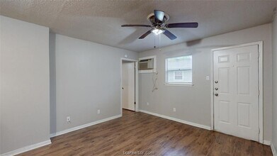 500 Foch St, Unit 10 in Bryan, TX - Building Photo - Building Photo