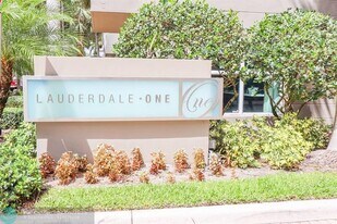 2421 NE 65th St in Fort Lauderdale, FL - Building Photo