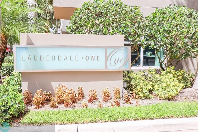 2421 NE 65th St in Fort Lauderdale, FL - Building Photo