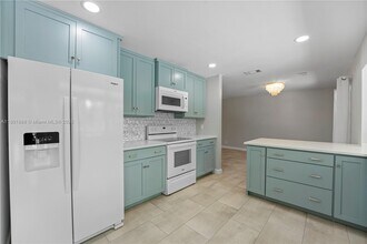 2911 SW 108th Way in Davie, FL - Building Photo - Building Photo