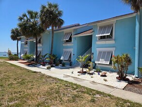 3697 42nd Way S in St. Petersburg, FL - Building Photo - Building Photo