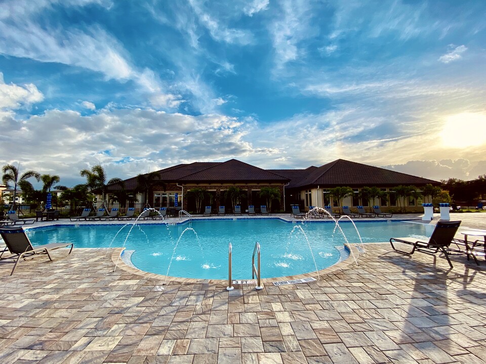 The Oasis at Cypress Woods in Ft. Myers, FL - Foto de edificio