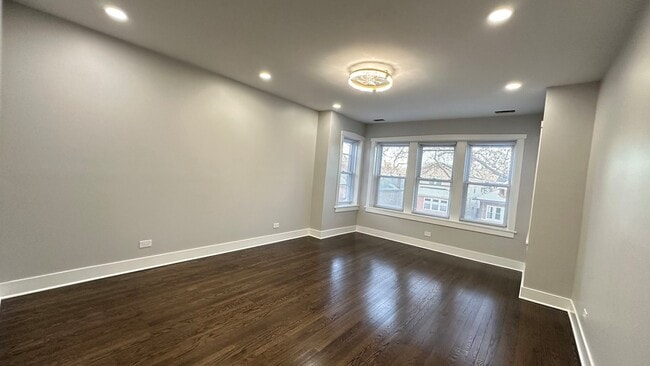 5226 N Bernard St, Unit 2 in Chicago, IL - Foto de edificio - Building Photo