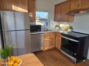 1285 Hagen Wy in Ashland, OR - Building Photo - Building Photo