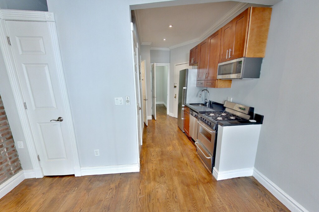 53 Leroy St in New York, NY - Building Photo