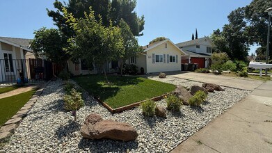 2940 Candido Dr in Sacramento, CA - Building Photo - Building Photo