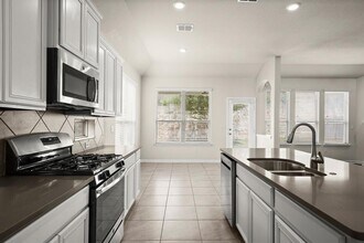 610 Puerta Vallarta Ln in Austin, TX - Building Photo - Building Photo