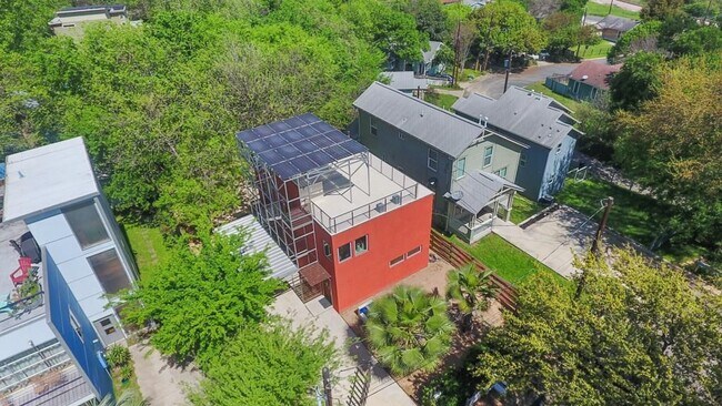 2410 Bryan St in Austin, TX - Building Photo - Building Photo