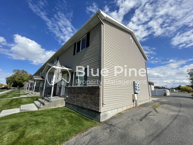 345 S Byron Ave in Shelley, ID - Building Photo - Building Photo